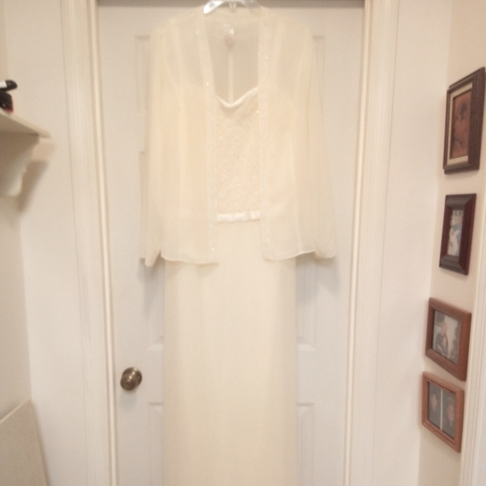 🆕 Beautiful 2pc👗by Studio💐size12👗 Ivory color